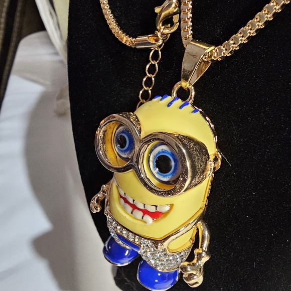 Minion Sweater Necklace - Picture 8 of 17